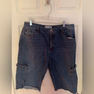 fashion nova cargo shorts / size 13
